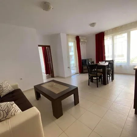 아파트 Sunrise Apartments, 포마리