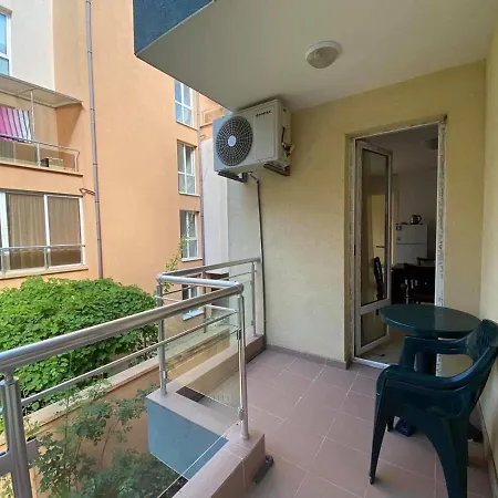 Sunrise Apartments, 아파트 포마리