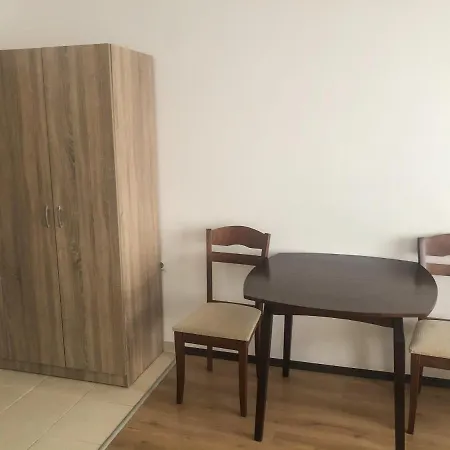 아파트 Sunrise Apartments, 포마리