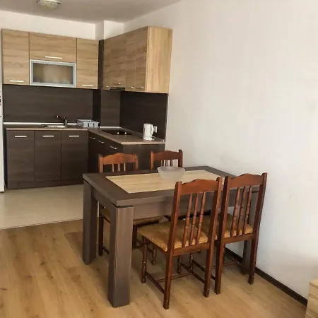 Sunrise Apartments, 아파트